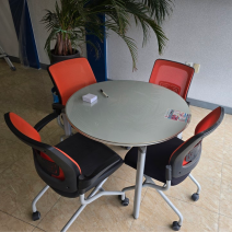 4인 원형 테이블 + 메쉬의자 세트